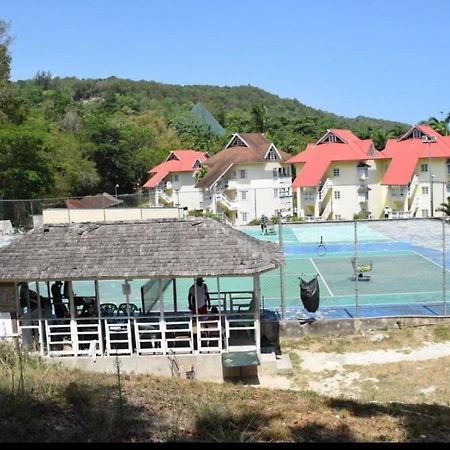 Lulu Bell Mystic Ridge @73 Apartment. Ocho Rios Exterior photo