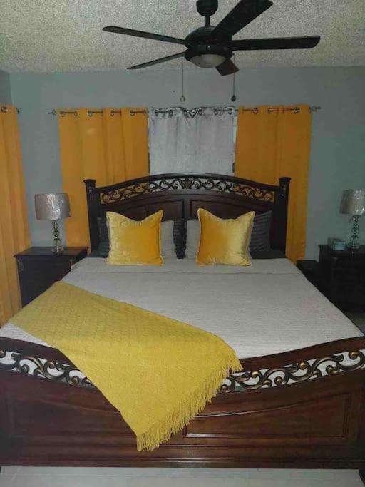 Lulu Bell Mystic Ridge @73 Apartment. Ocho Rios Exterior photo